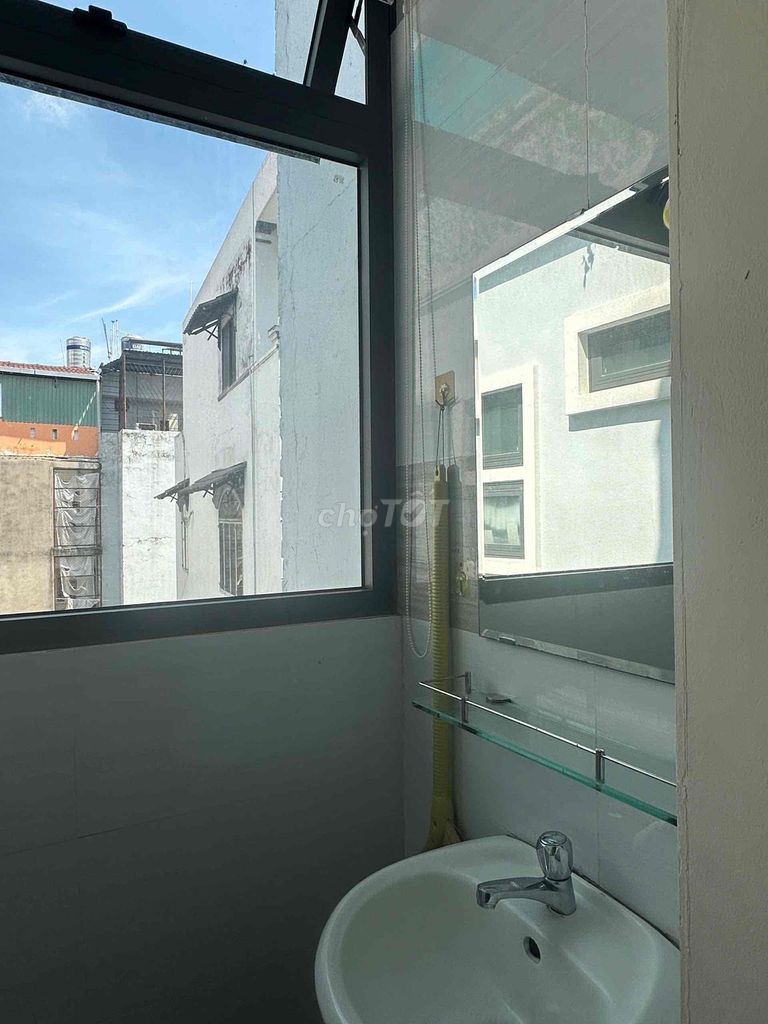 Check out Nguyễn Công Hoan walk-out pxl