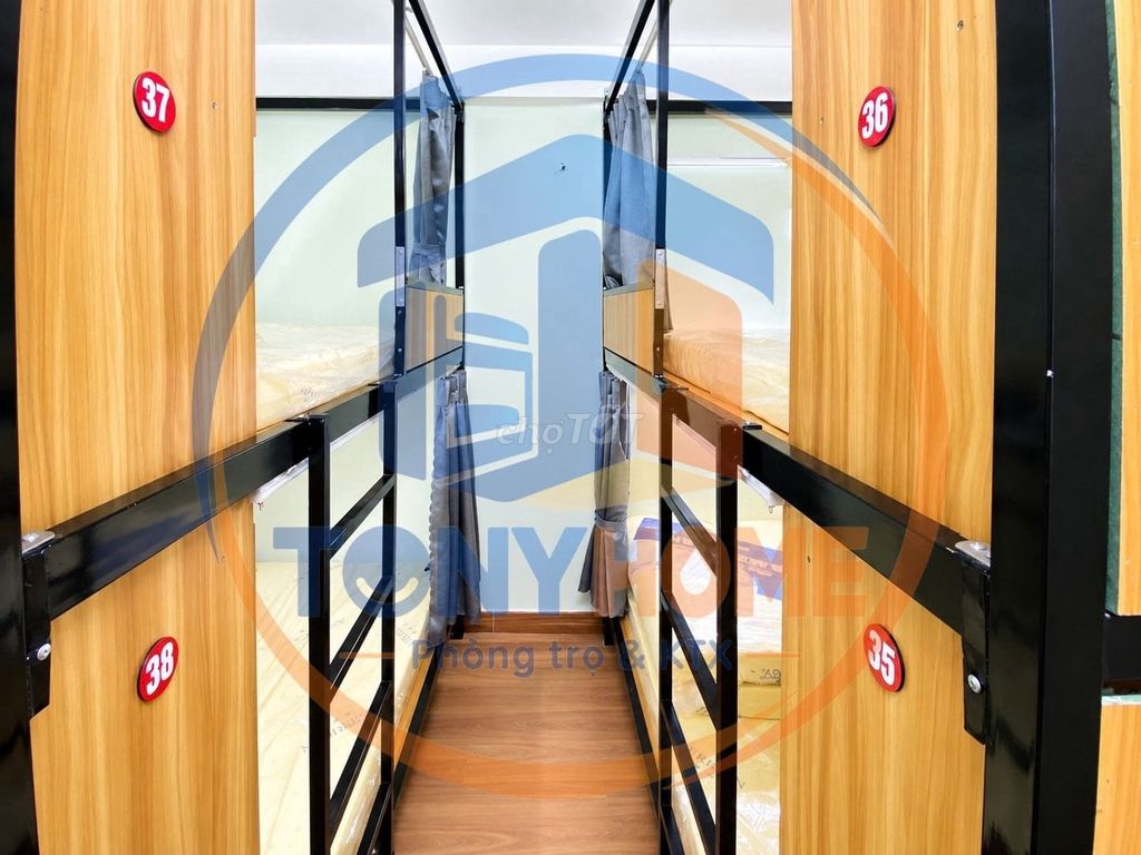 The south-class dorm-- only 1 million8 packages-- near the pink international college.