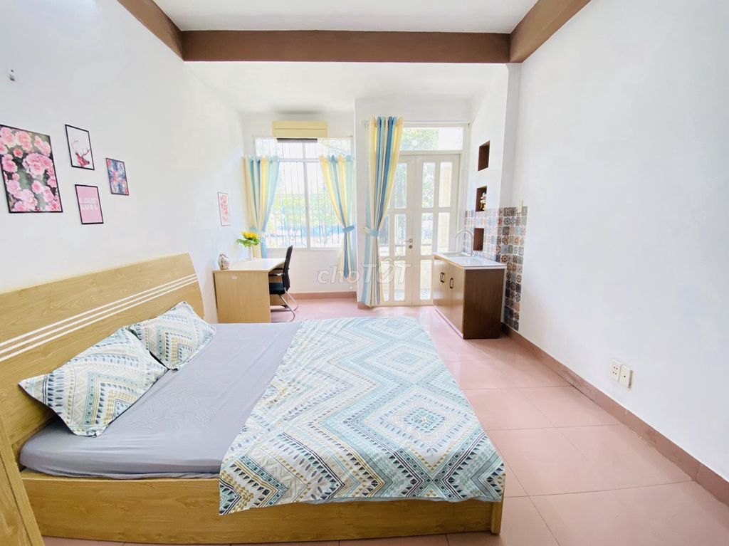 Rent a full-saltem balcony suite for Tân Bình county costs.