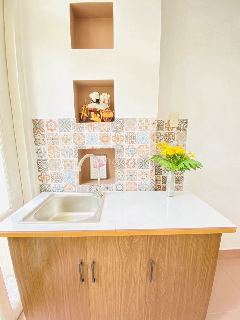 Rent a full-saltem balcony suite for Tân Bình county costs.