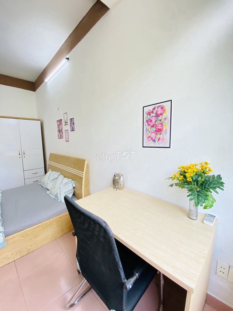 Rent a full-saltem balcony suite for Tân Bình county costs.