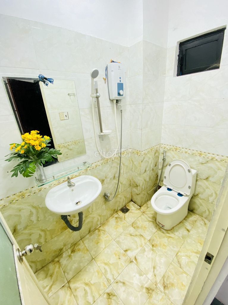 Rent a full-saltem balcony suite for Tân Bình county costs.