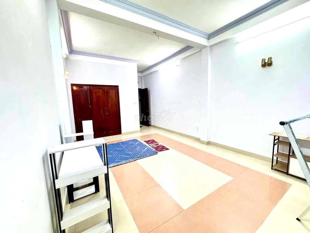 Renting room 11 N Banking House 7