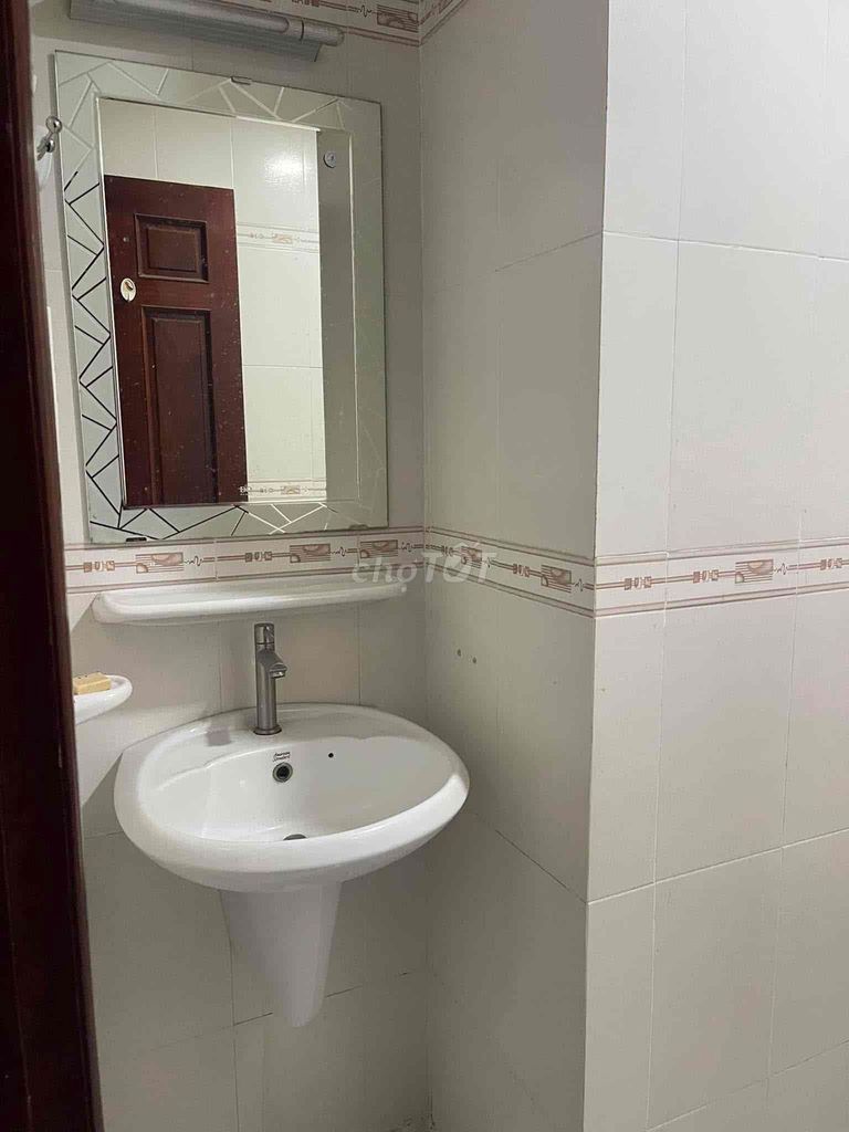 Renting room 11 N Banking House 7