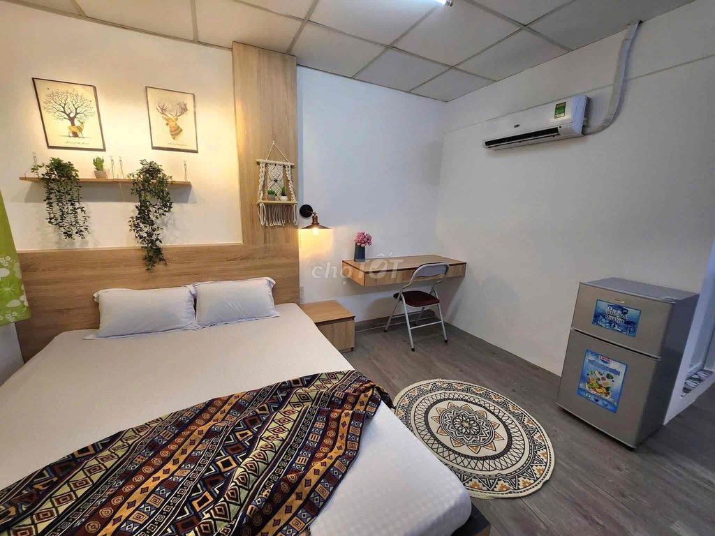 Rent a balcony studio full interior in the heart of District 1.