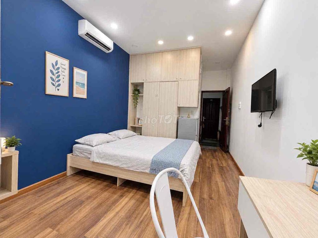 Rent a balcony studio full interior in the heart of District 1.