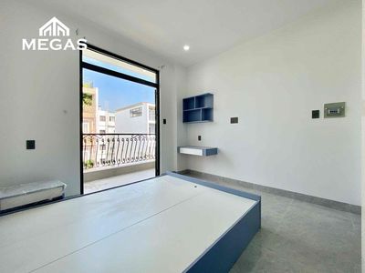 The apartment is rented full interior next to the Tescisoho Cát Lái apartment.