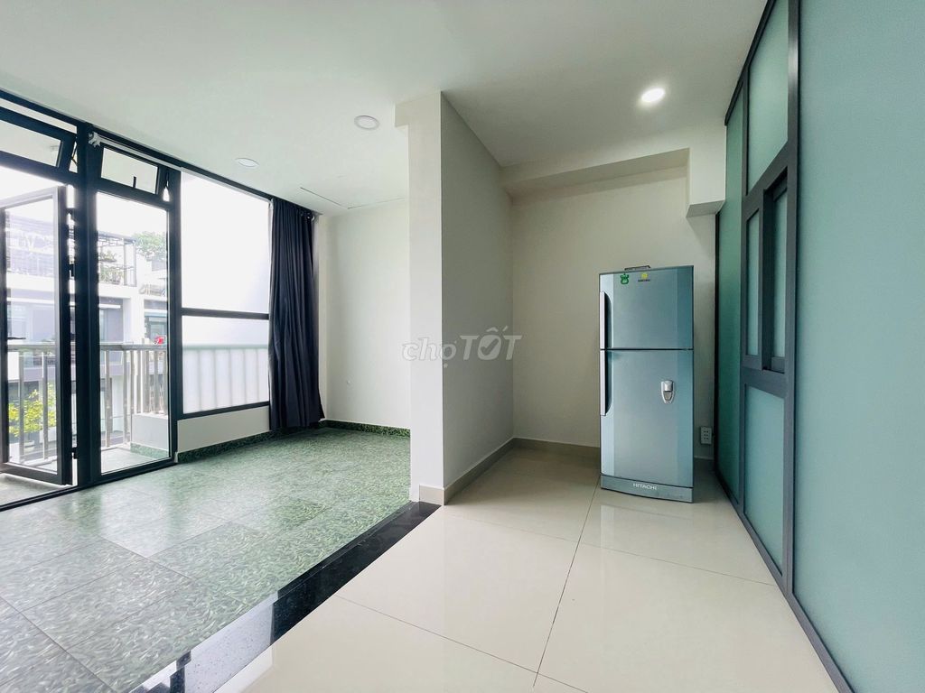Rent a two-room service room that's 75-80 meters wide, separate passageway.