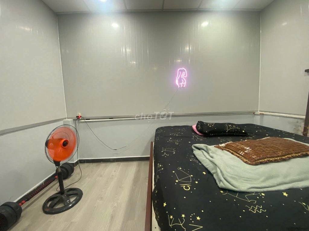 Room 35 m2 only calculates electricity, separates kitchen, smart tv60 inch_100 meters to the Constitution