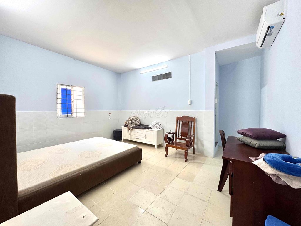 The basic hessv hotel room right here in the Vittel Reconciliation Market, cmt8rd.