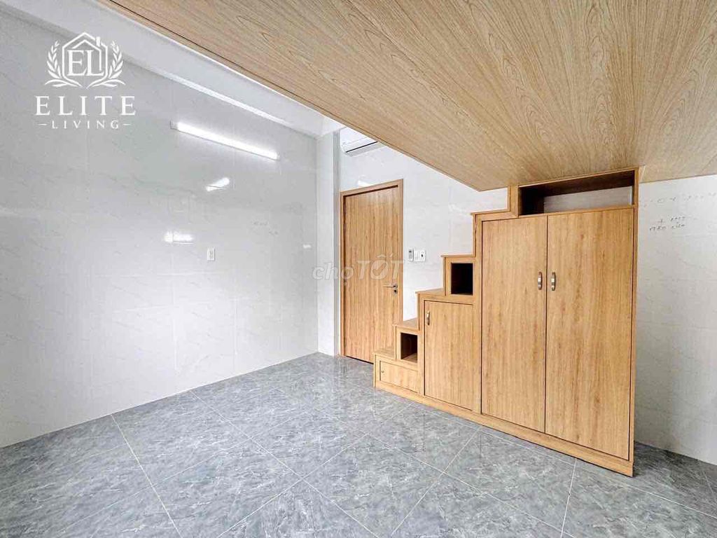 The fine guard room is on the front of District 2 near the life expectancy.