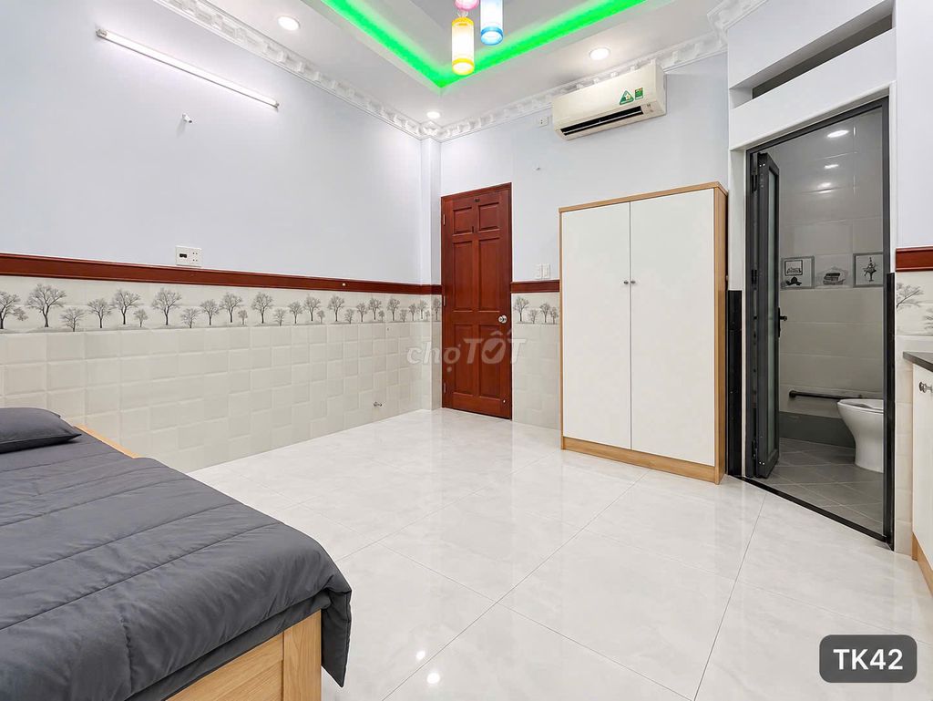 The studio is ready for furniture in front of Lê Đức Thọ Street and is empty!!!!