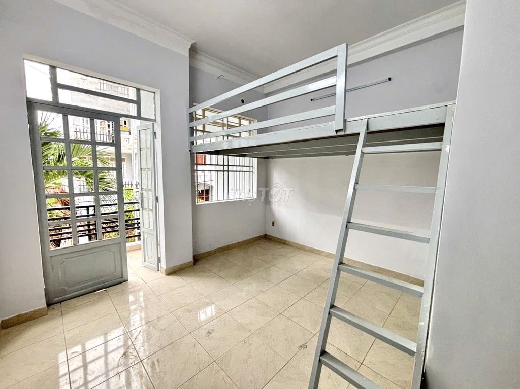 empty the balconies for a cool, short price.