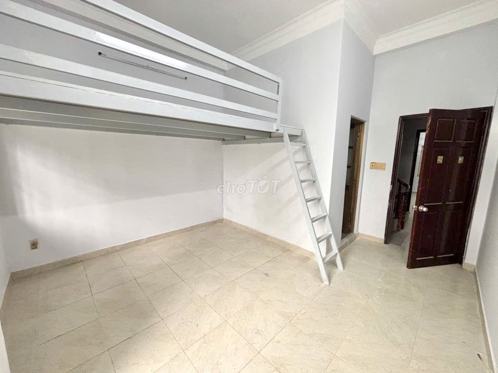 empty the balconies for a cool, short price.