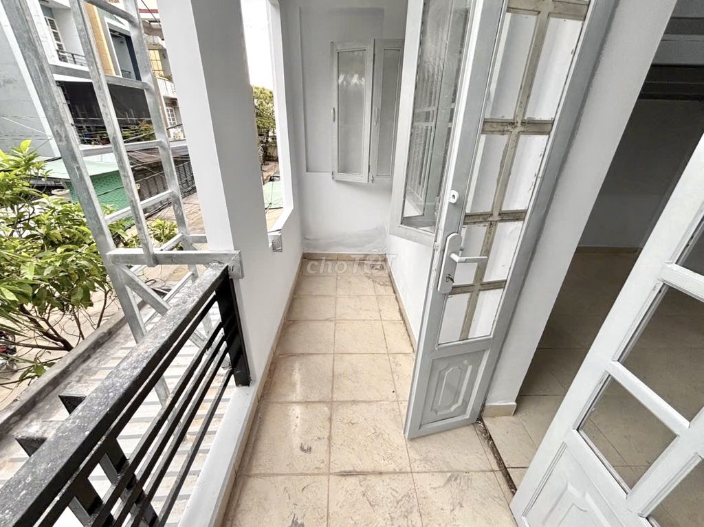 empty the balconies for a cool, short price.
