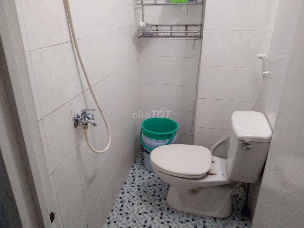 Get a room for women, first floor, same owner, private passage.