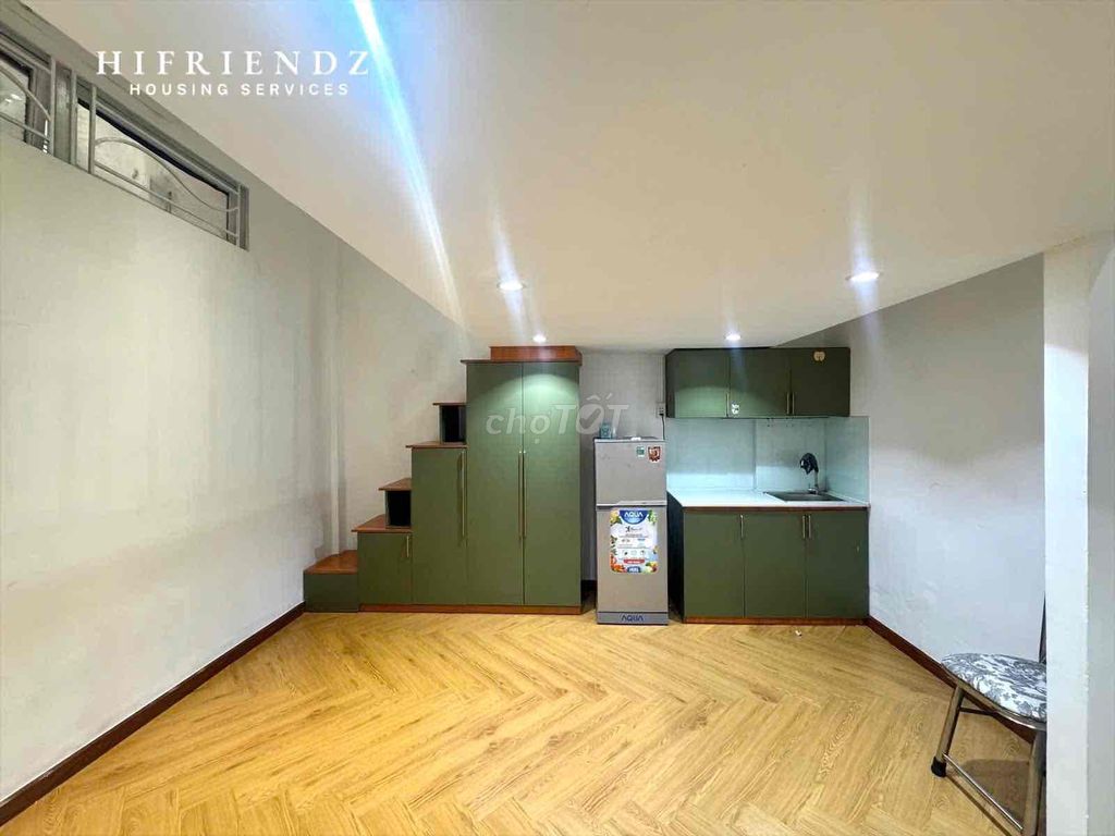 This is a super-beautiful, wide room right here in the Y-word bridge, sgu, nhsp, ktn, ktn...