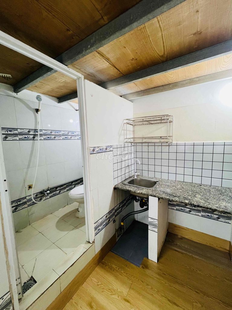 Rent the air conditioning room, low guard, right on the 7th.