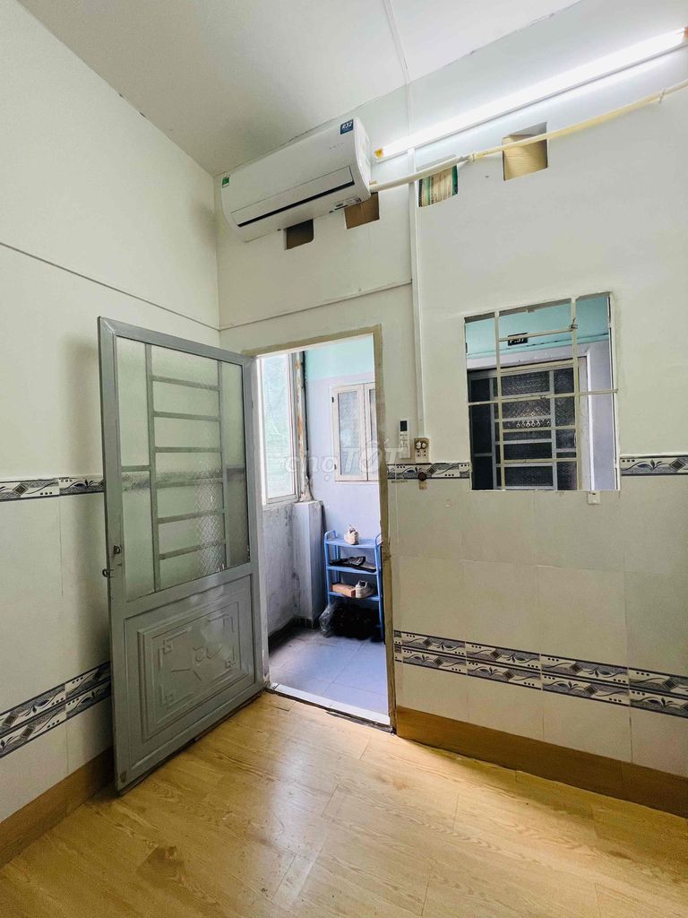Rent the air conditioning room, low guard, right on the 7th.