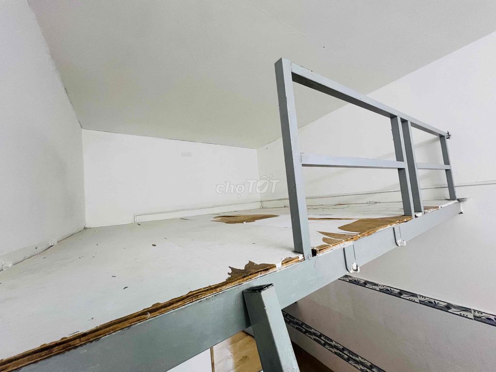 Rent the air conditioning room, low guard, right on the 7th.
