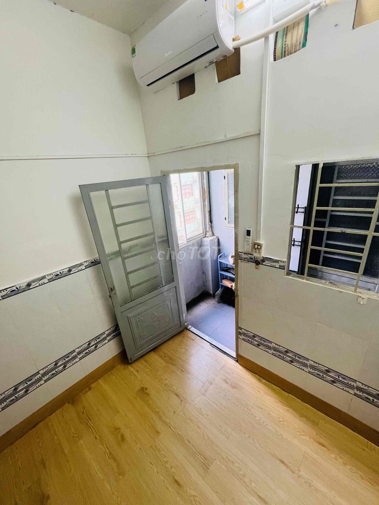 Rent the air conditioning room, low guard, right on the 7th.