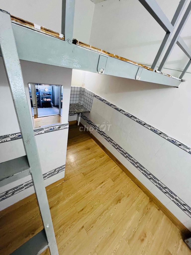 Rent the air conditioning room, low guard, right on the 7th.