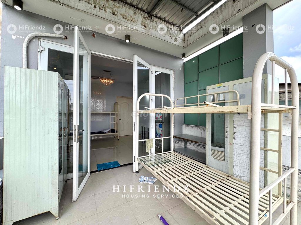 A student's room has a wide balcony, Nguyễn Trãi front, District 5.