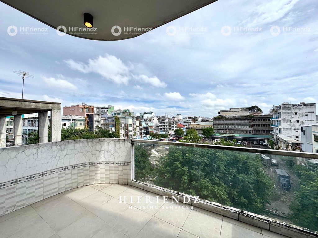 A student's room has a wide balcony, Nguyễn Trãi front, District 5.