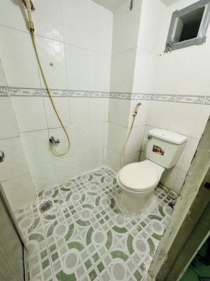 A hazel-store hotel room