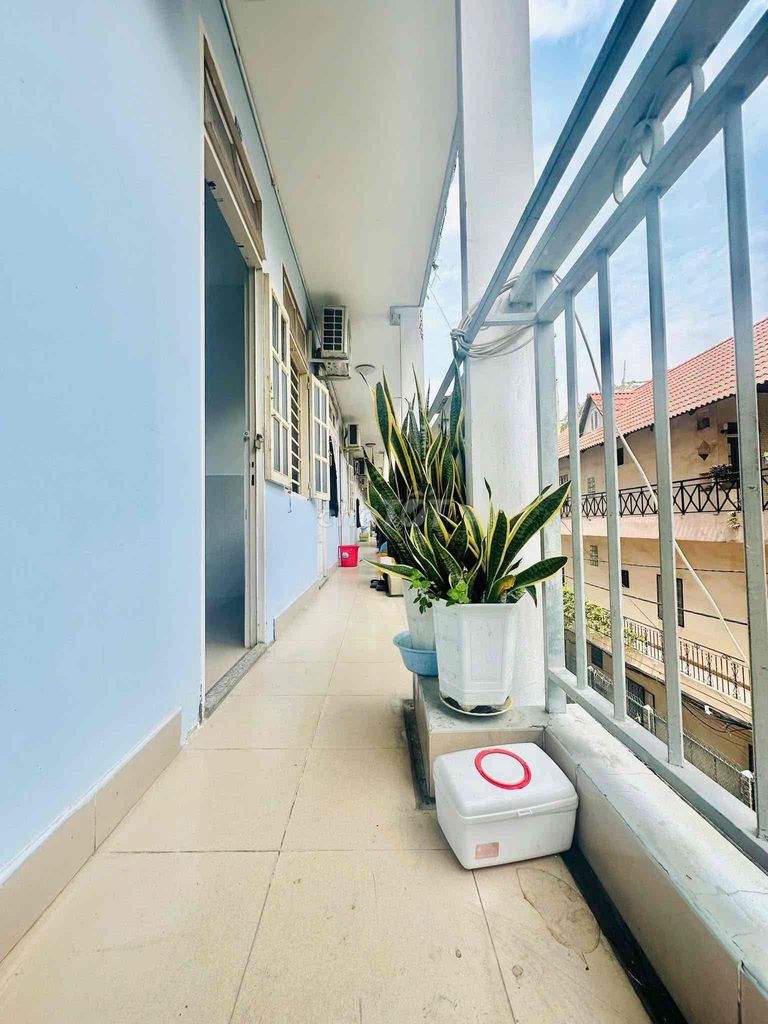 Renting, the balcony, the Aeronautic Institute, the Cold Machine.