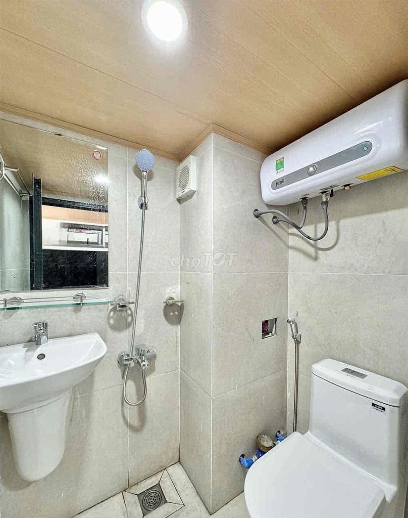 Cheap motel with cool open sky windows right at Lê Trọng Tấn - aeon tp