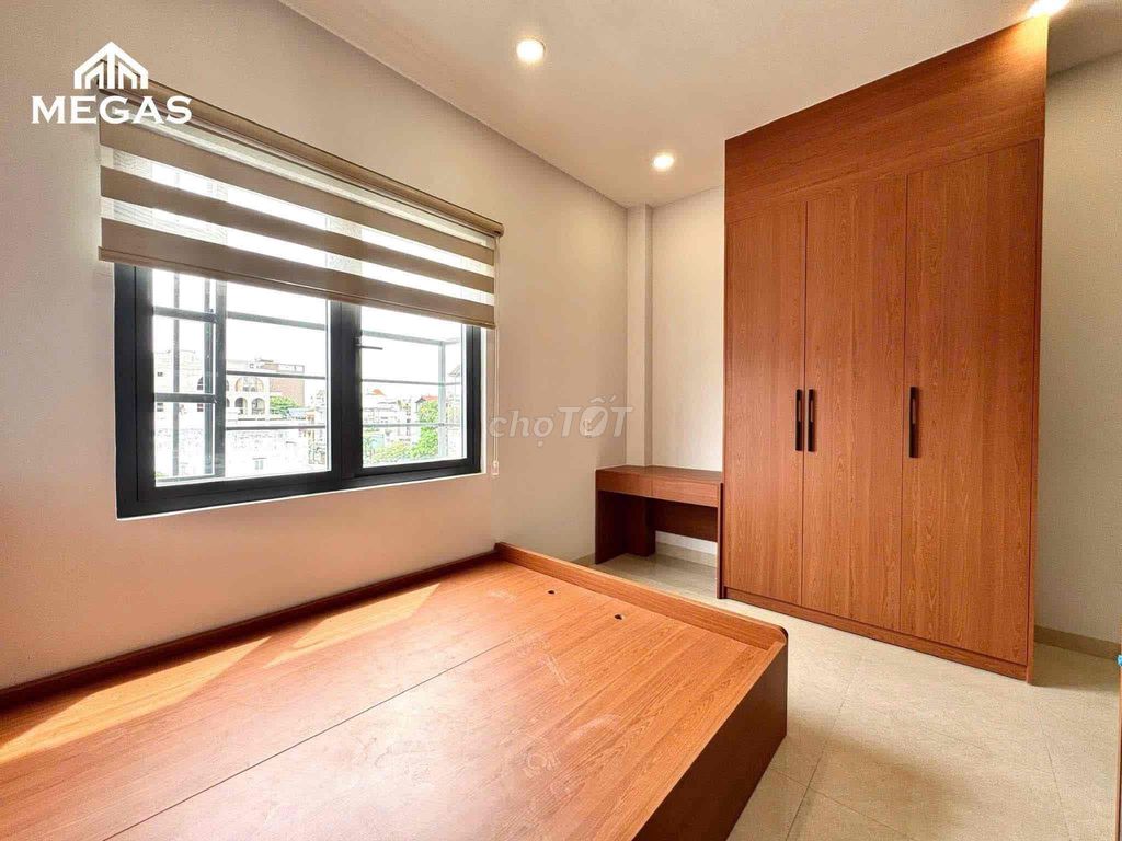 Classy lodge--full interior--glass window--right Phan Huy Ích
