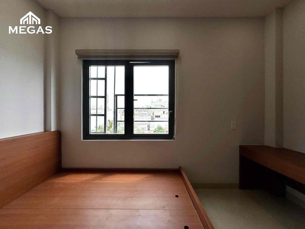 Classy lodge--full interior--glass window--right Phan Huy Ích