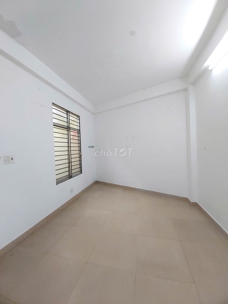 Rooms for cheap women, no flooding, security, quiet.