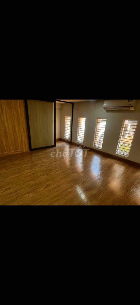 It's the owner of the Hotel of Nơ Trang Long Bình Thạnh that costs 5 million inside.