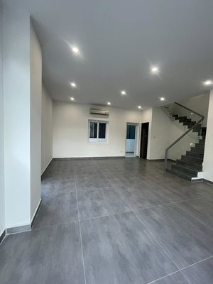 Rendle ParkRiveside 210 feet 3 floors near vx Interstate