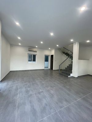 Rendle ParkRiveside 210 feet 3 floors near vx Interstate