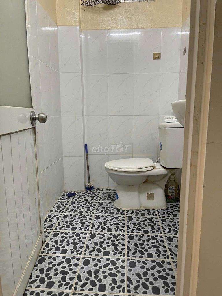 Rent us a free time room. 14th, 4th.