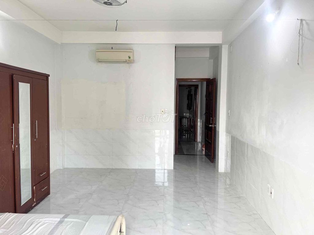 Rent room 20 meters, open windows, near Lang University 3.5 million