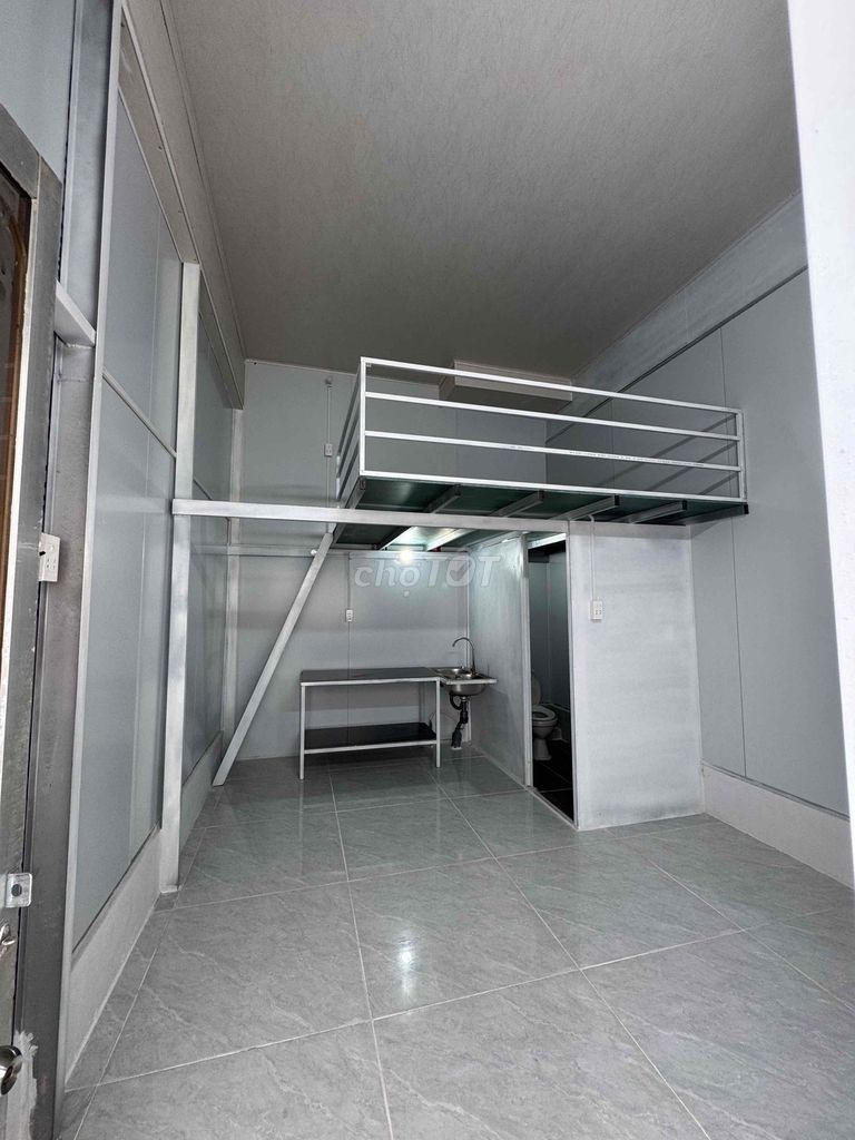 Rent a four-foot-and-a-half-foot hotel with air conditioning.