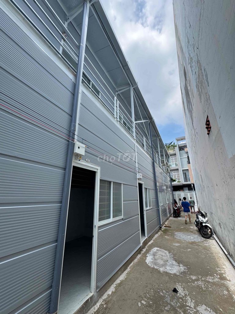 Rent a four-foot-and-a-half-foot hotel with air conditioning.
