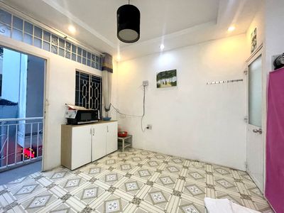 Rent room Bình Thạnh 20 m2 Full interior 3 million with balcony