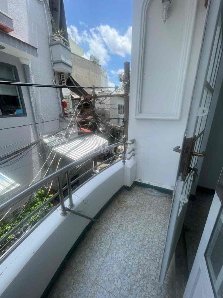 Nguyễn Thượng Hiền balcony lodge room