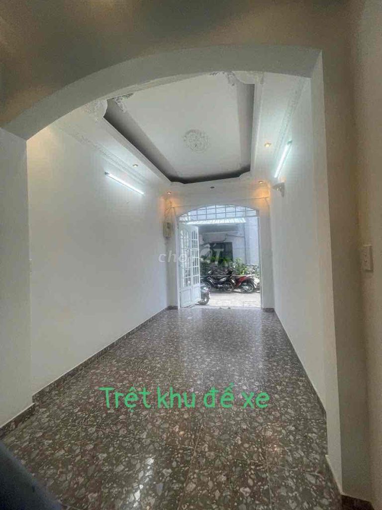 Nguyễn Thượng Hiền balcony lodge room