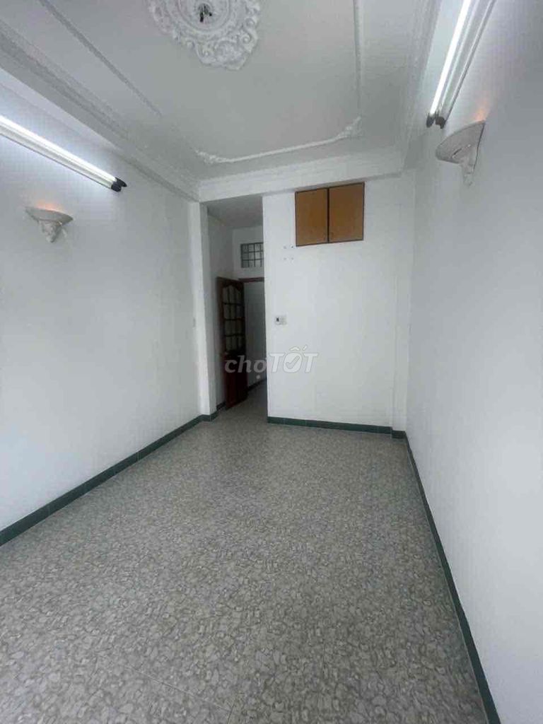 Nguyễn Thượng Hiền balcony lodge room