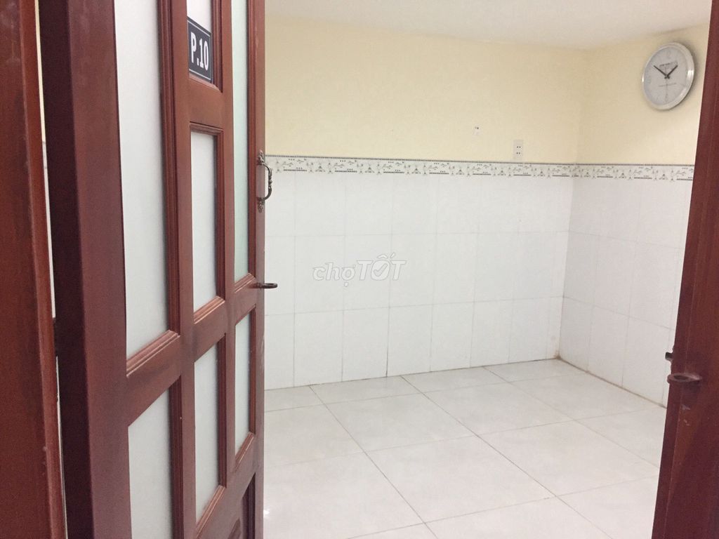 Renting room near the Republic of town, near the T3 Station