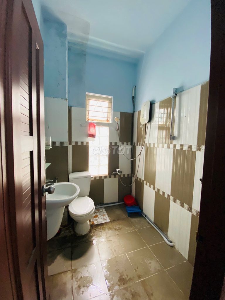 Rent room-- Near District 5, District 1-- cold machine, mini kitchen, private toilet.