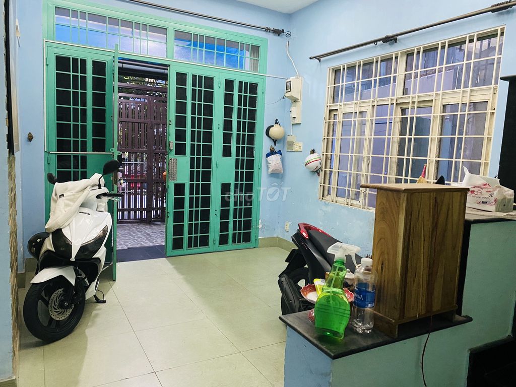 Rent room-- Near District 5, District 1-- cold machine, mini kitchen, private toilet.