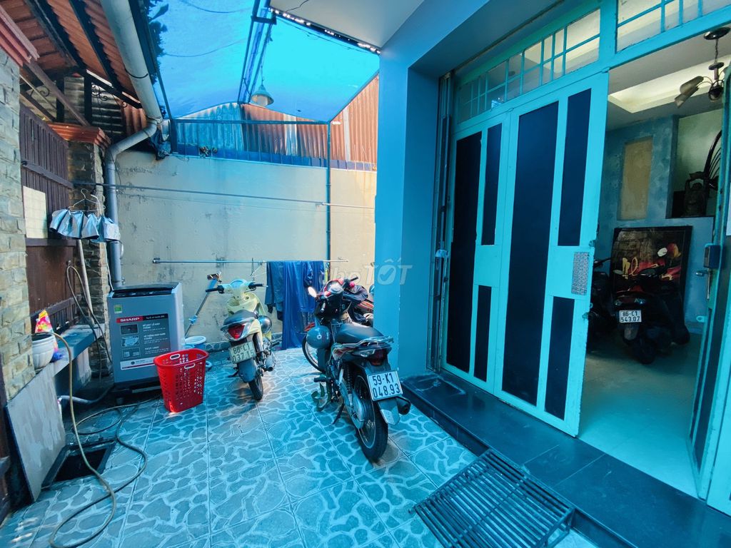 Rent room-- Near District 5, District 1-- cold machine, mini kitchen, private toilet.