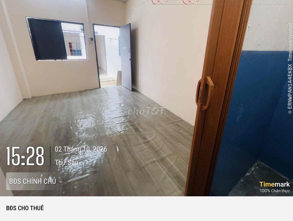 The balcony corner is clear right around the circle.